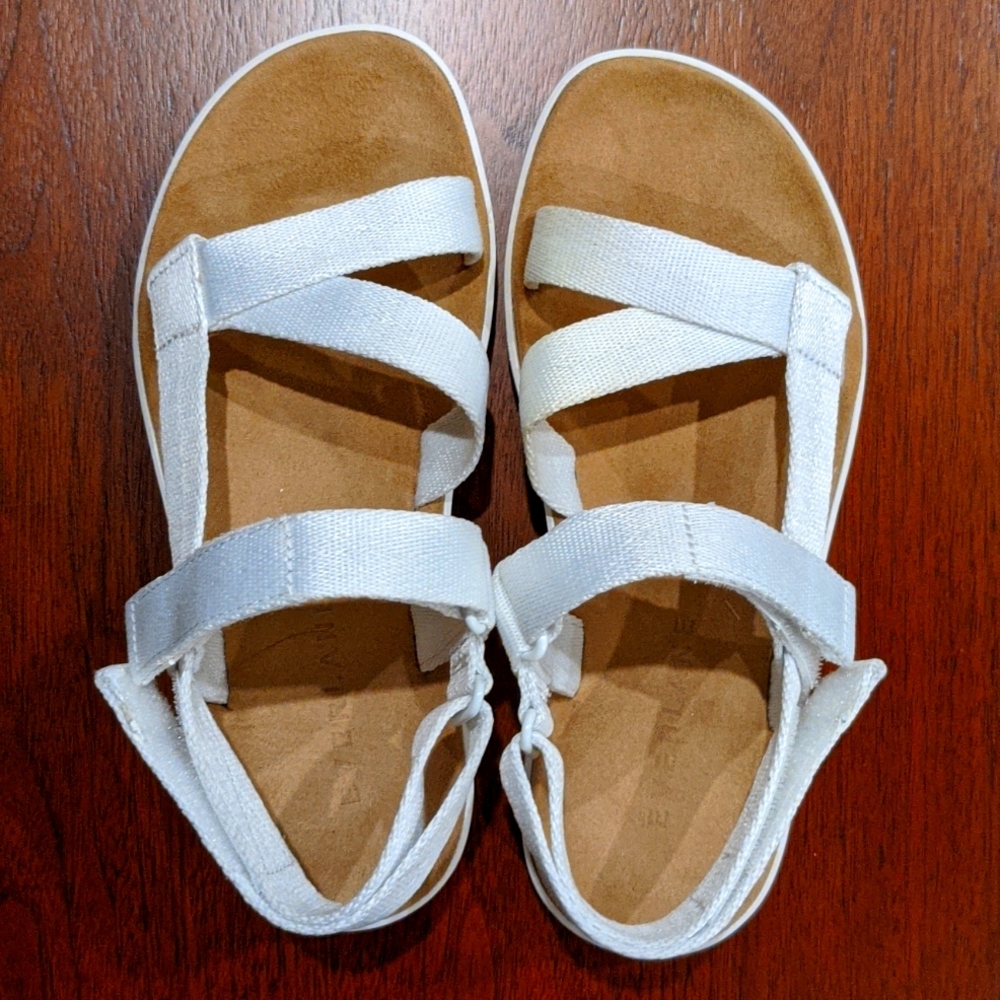 Brand new! Everlane ReNew sport sandal